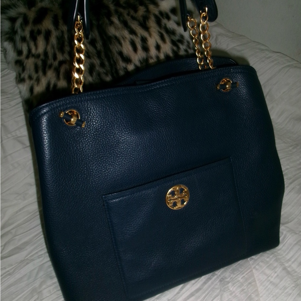 Navy blue Tory‎ Burch
Chelsea Slouchy Tote Handbag leather excellent condition - Picture 2 of 16